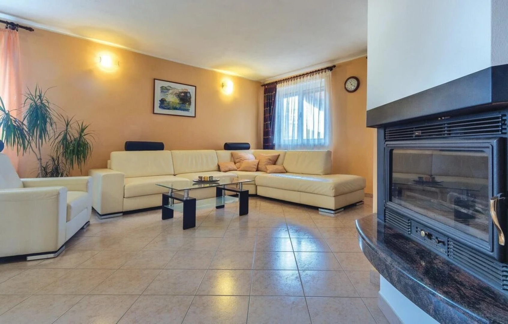 Beautiful Home in Sisan With Wifi and 5 Bedrooms