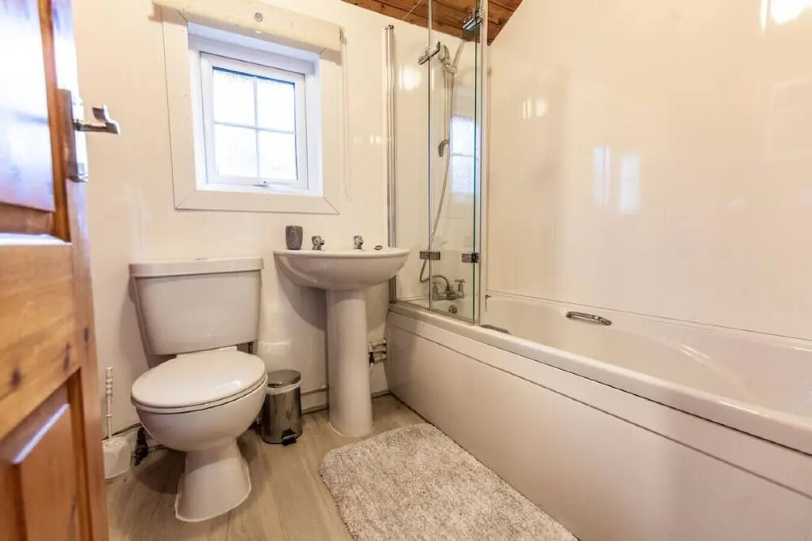 Brenin 3 Bedroom rural wood Lodge