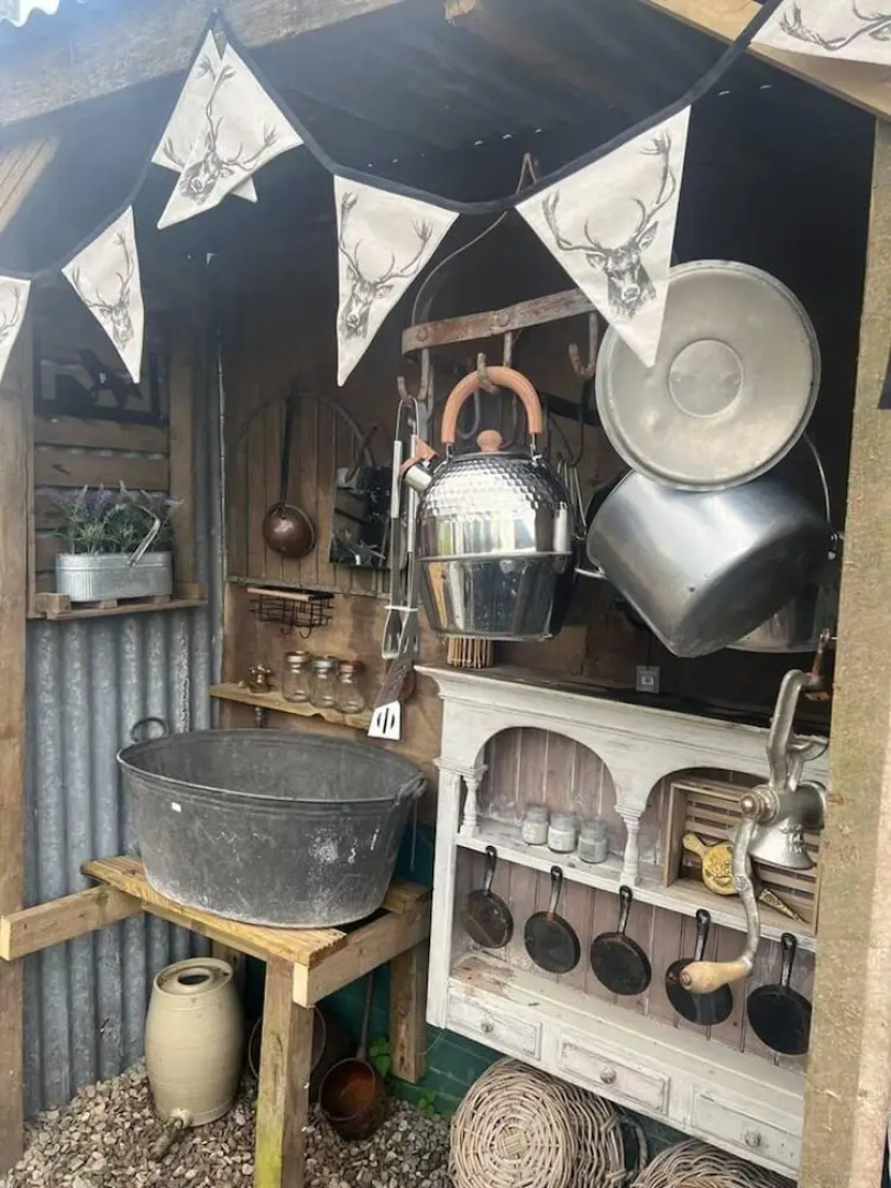 Bridie Rose - hot tub Extra Charge Exotic Animals