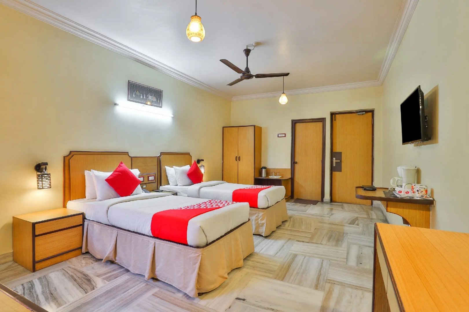 OYO 19952 Hotel Woodlands