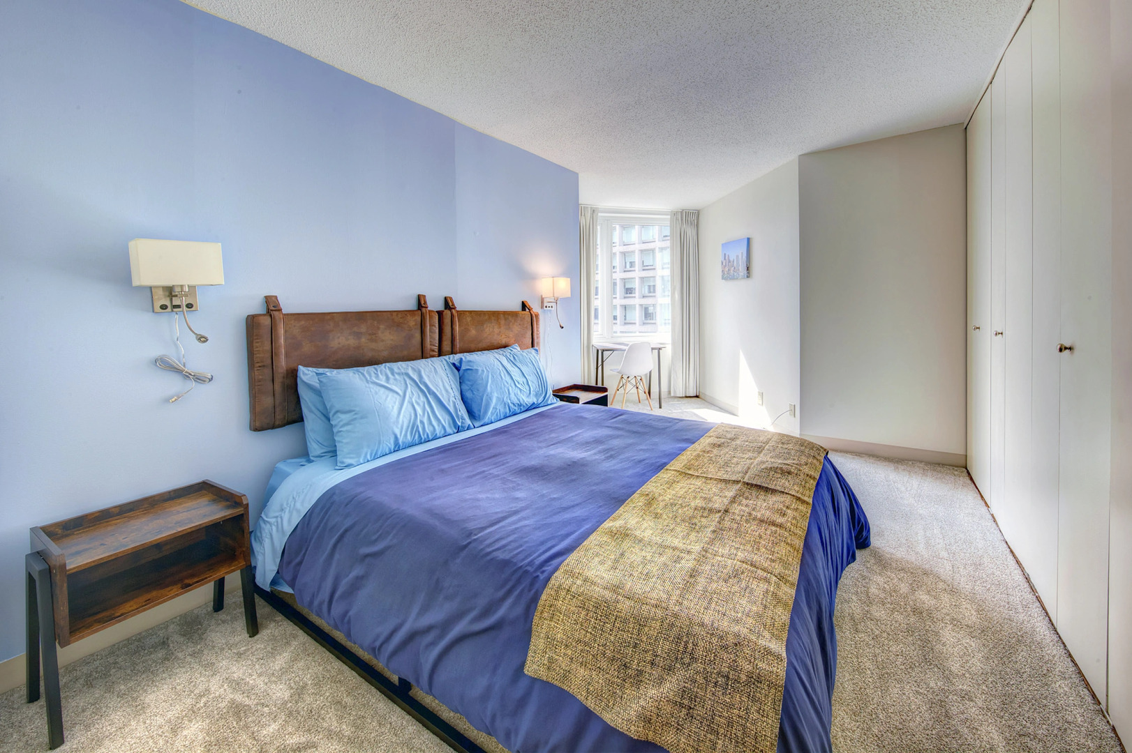 Beautiful, fully equipped, luxury condo!