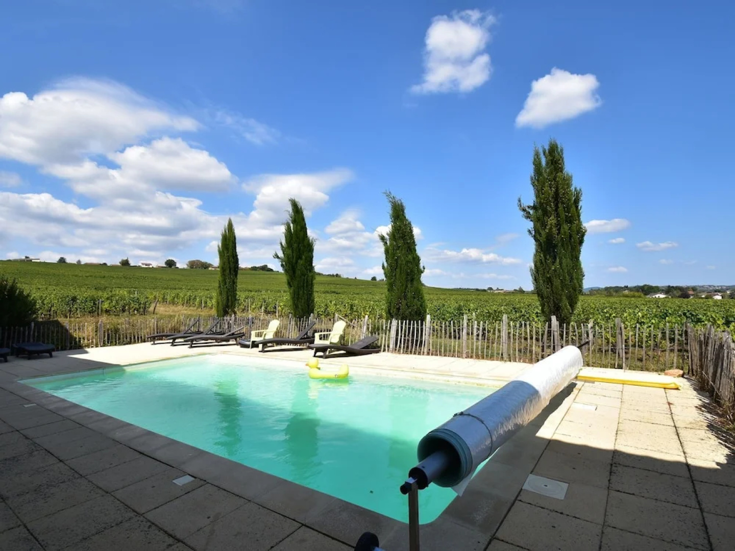 Vintage Farmhouse in Vinzelles with Pool