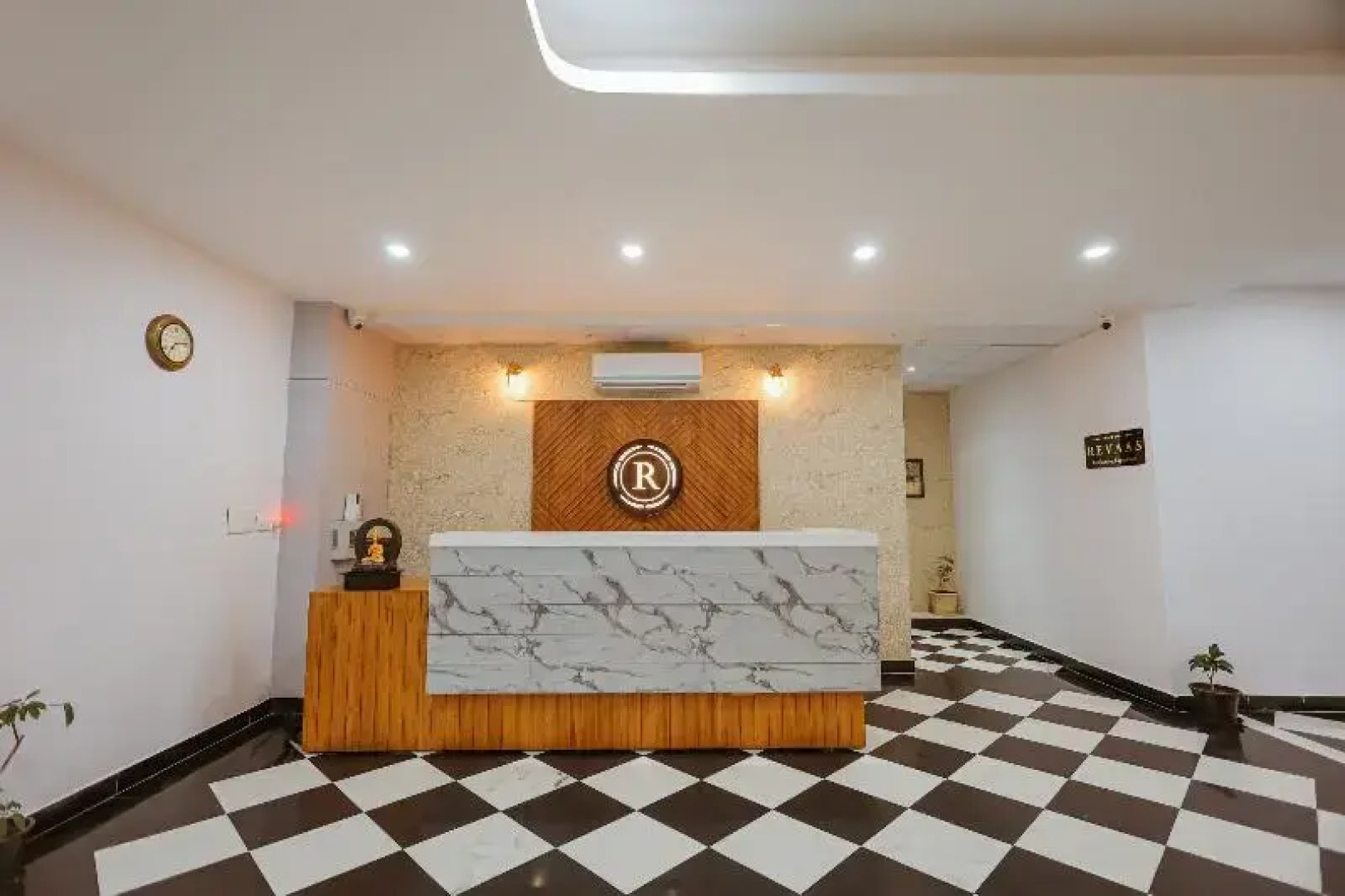 Revaas Lake View Boutique Hotel