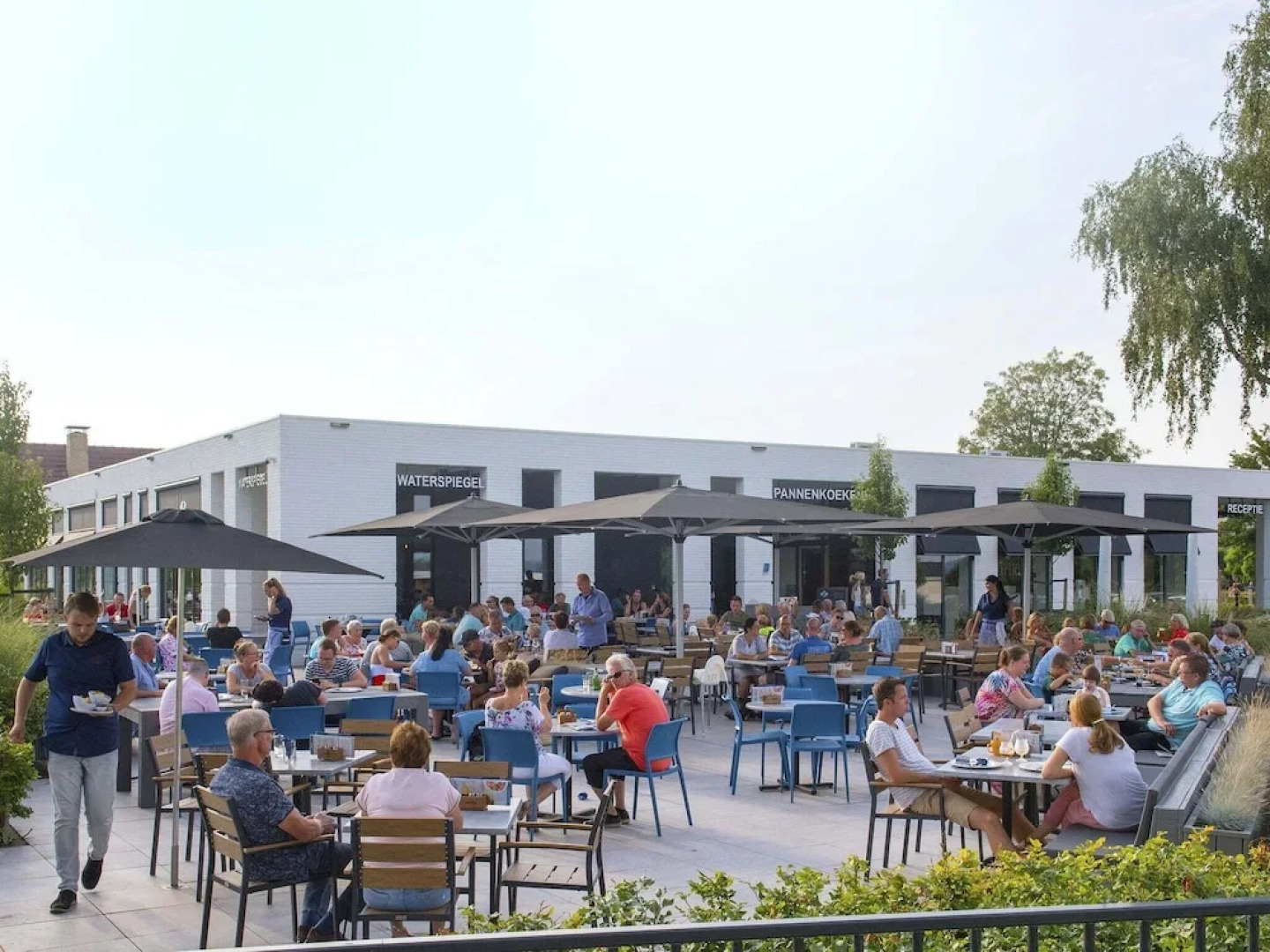 Luxury Villa With Outdoor Kitchen and Lake View