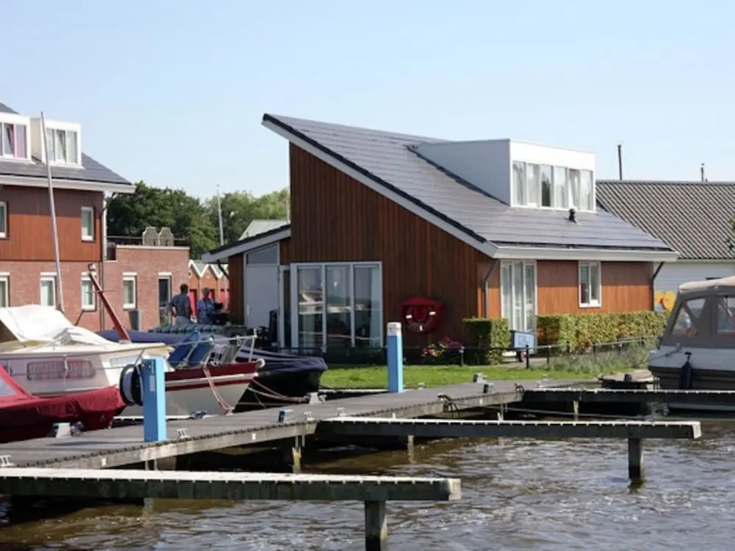 House by Uitgeestermeer With Garden