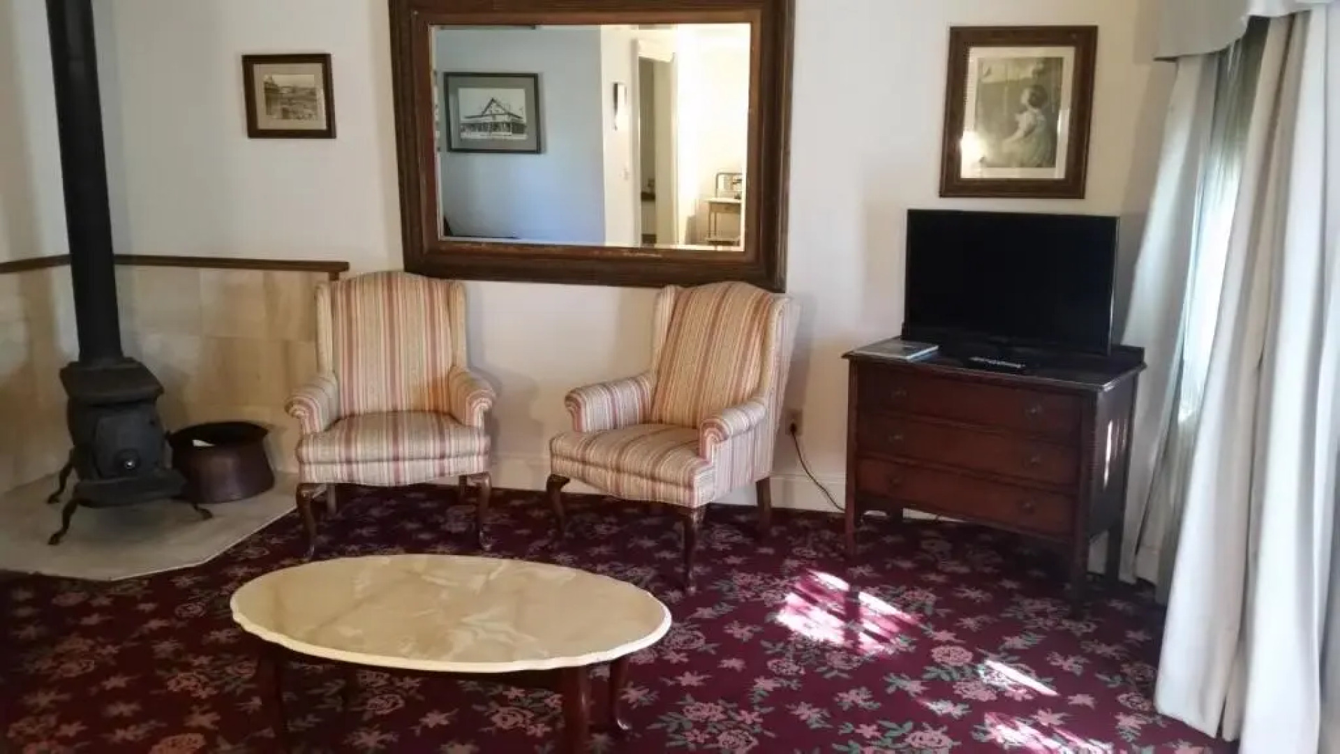 The Mendocino Hotel and Garden Suites