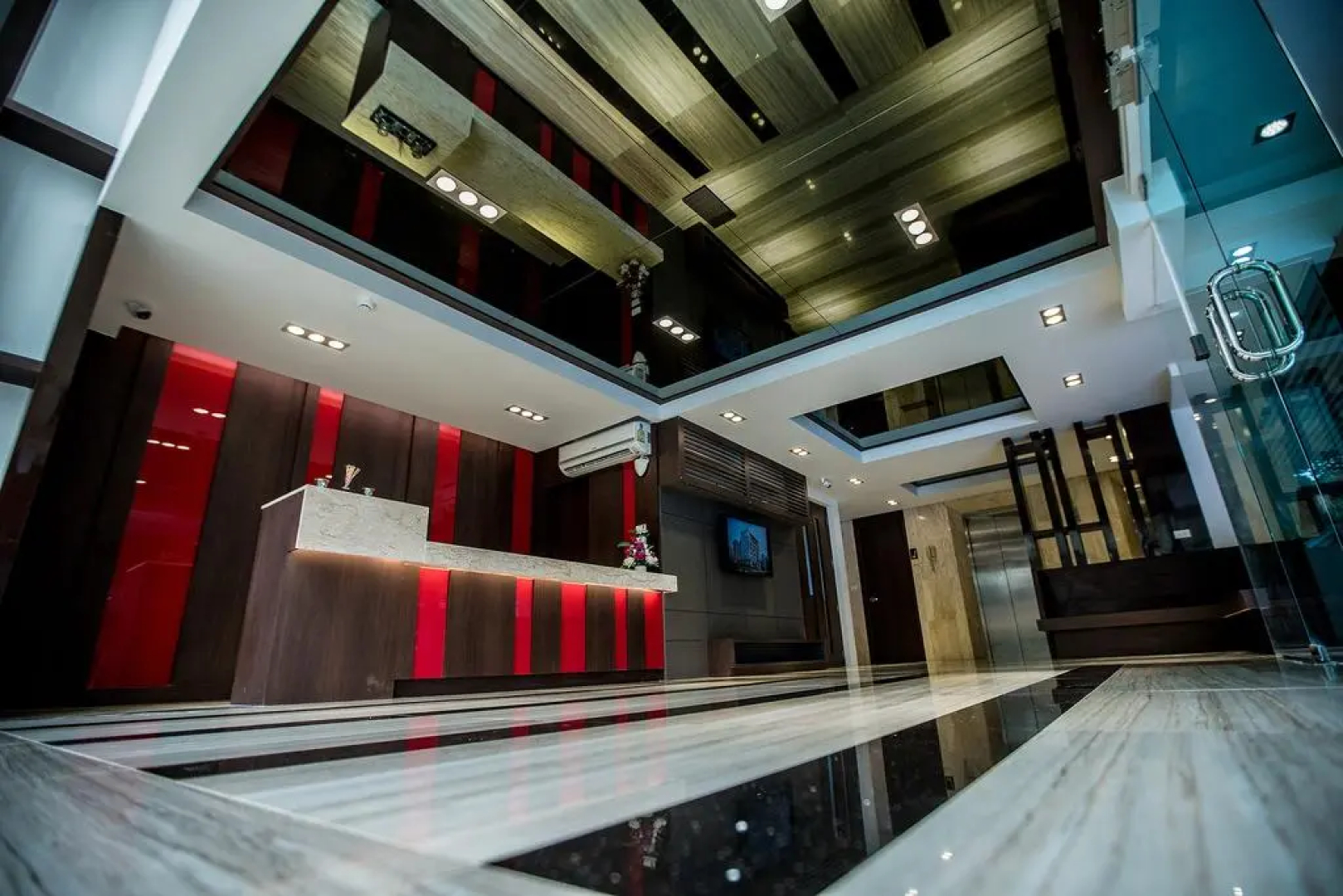 Отель Ramada by Wyndham Bangkok Ten Ekamai Residences