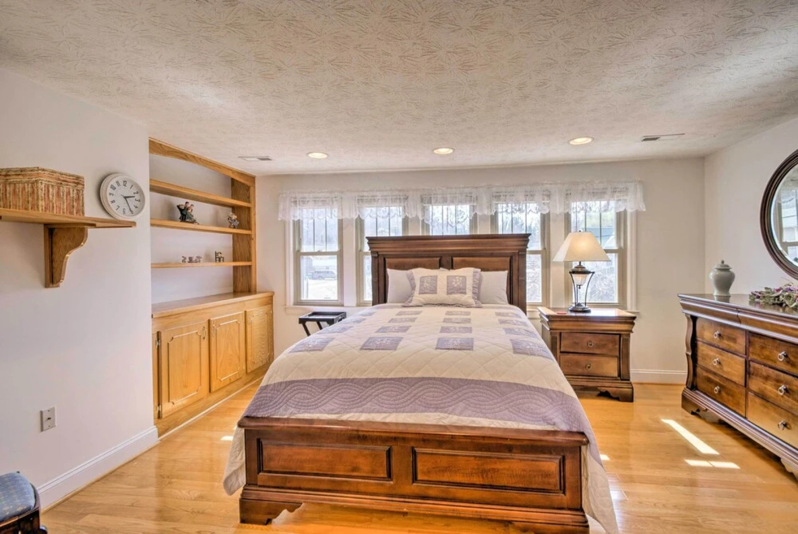 Damascus Home w/ Fire Pit & Views, Walk to Shops!