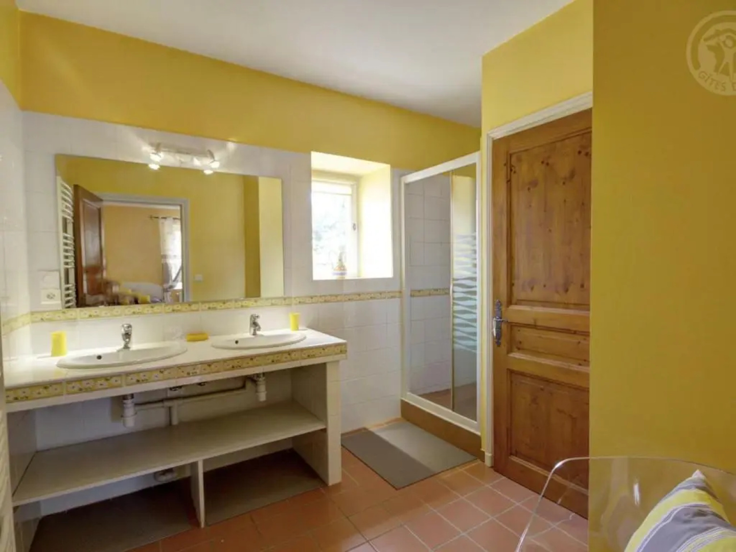 Gîte Chalain-le-Comtal, 5 pièces, 10 personnes - FR-1-496-48