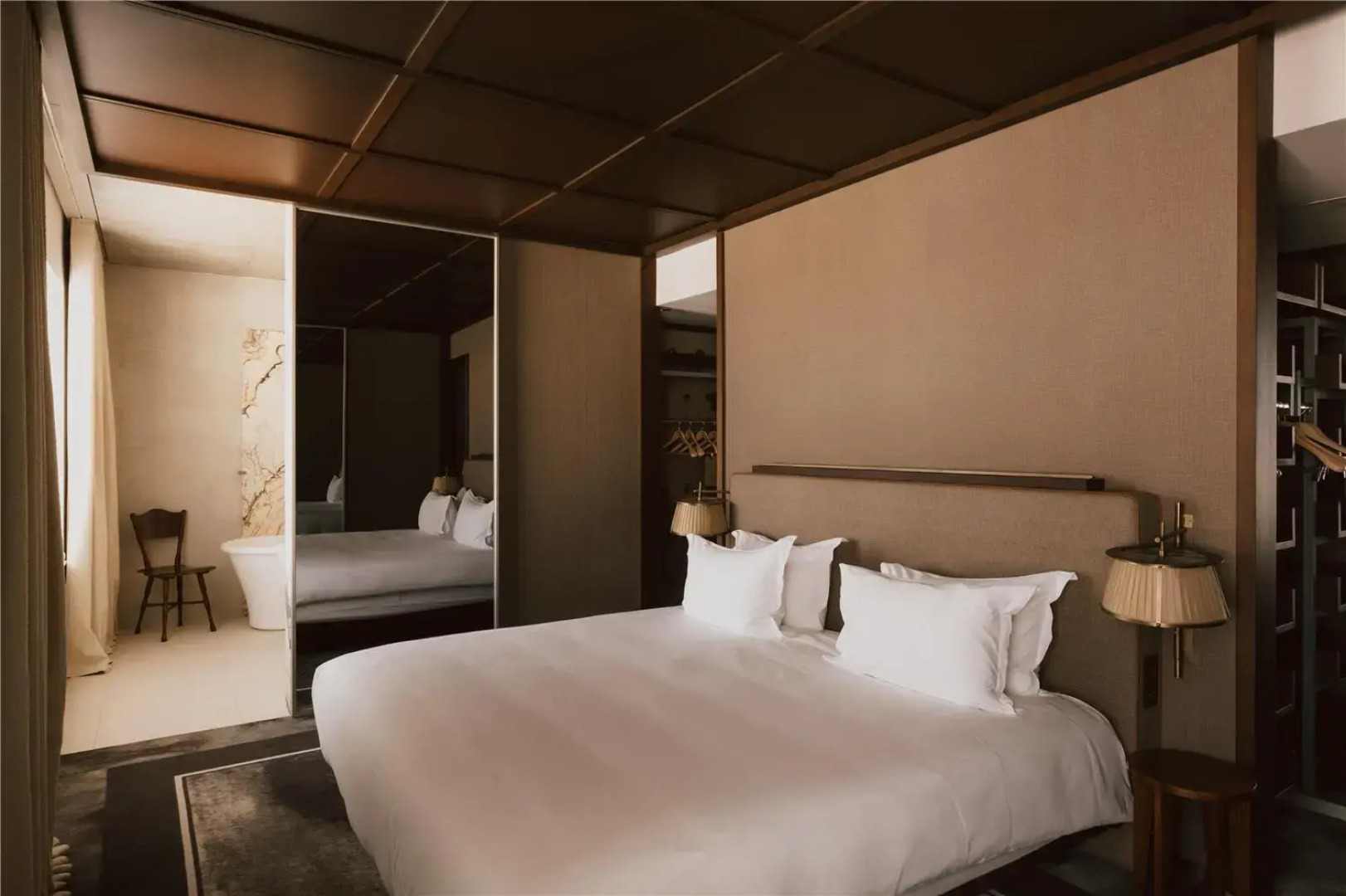 Maison Heler Metz, Curio Collection By Hilton