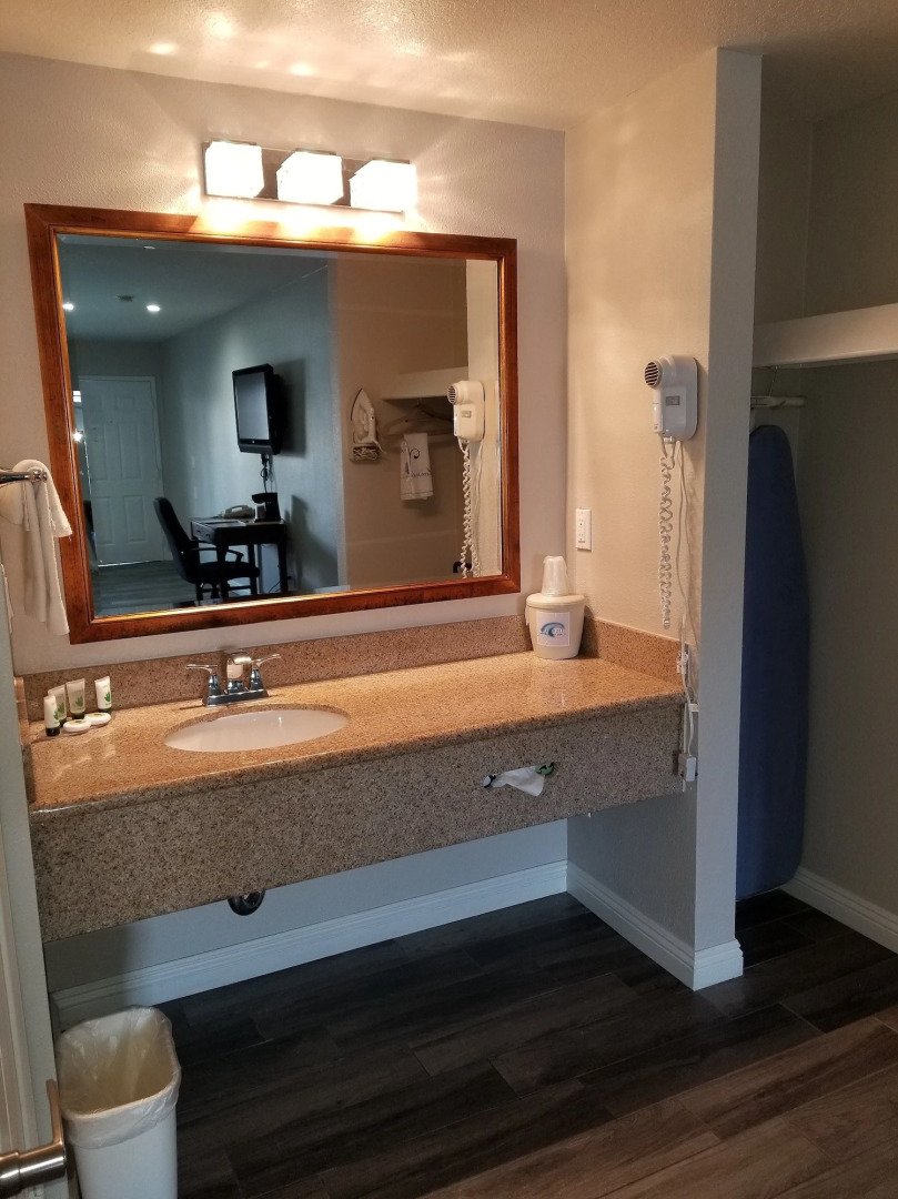 The Wave Manhattan Beach