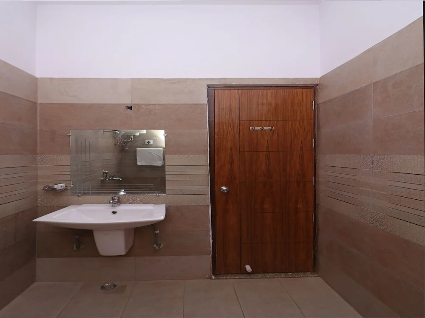OYO 12065 Hotel Raj Palace