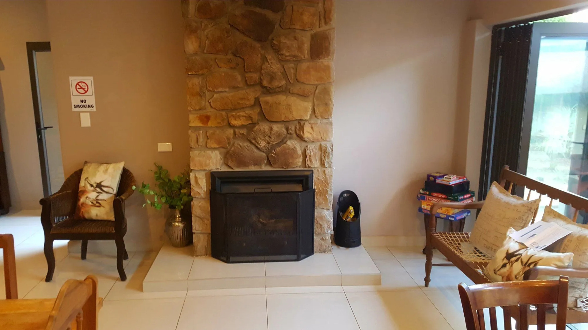 Aerotropolis Guest Lodge