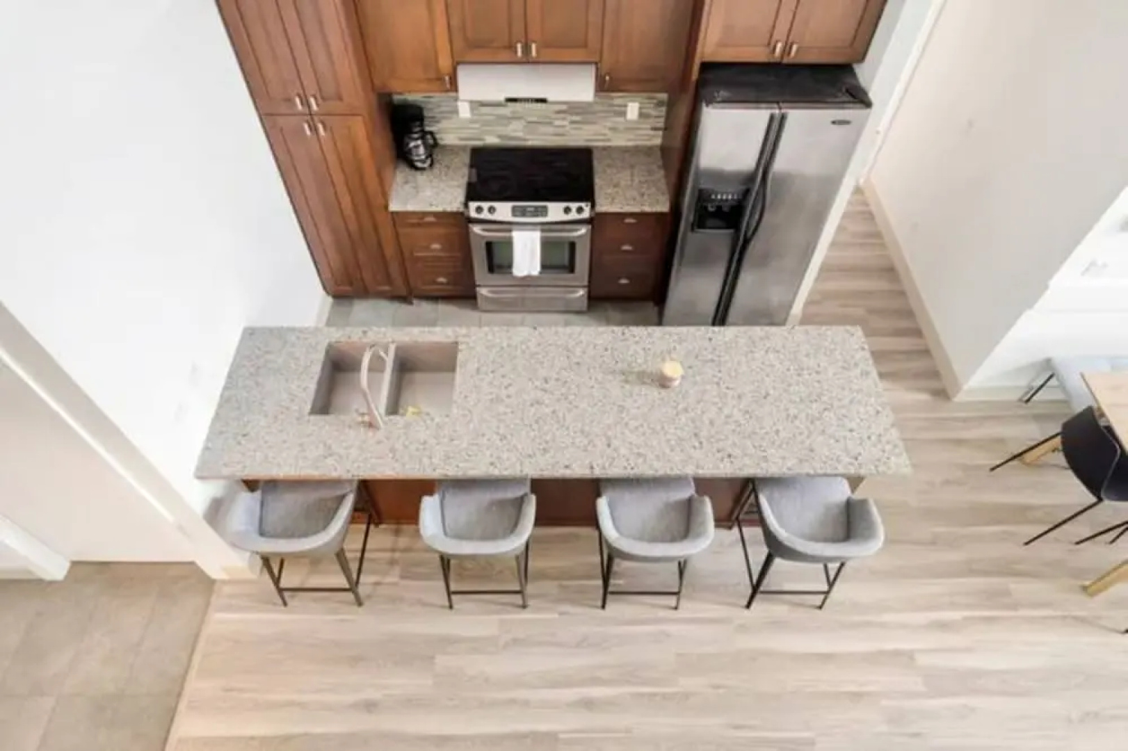 Lakeview Splendor 7BR Penthouse Bliss