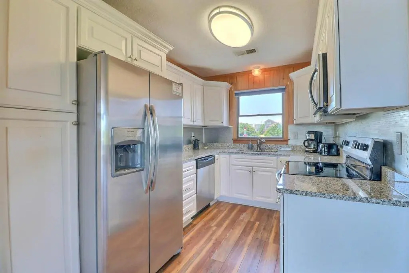 4062 Dennas Favorite Place 8 Min Walk to Beach