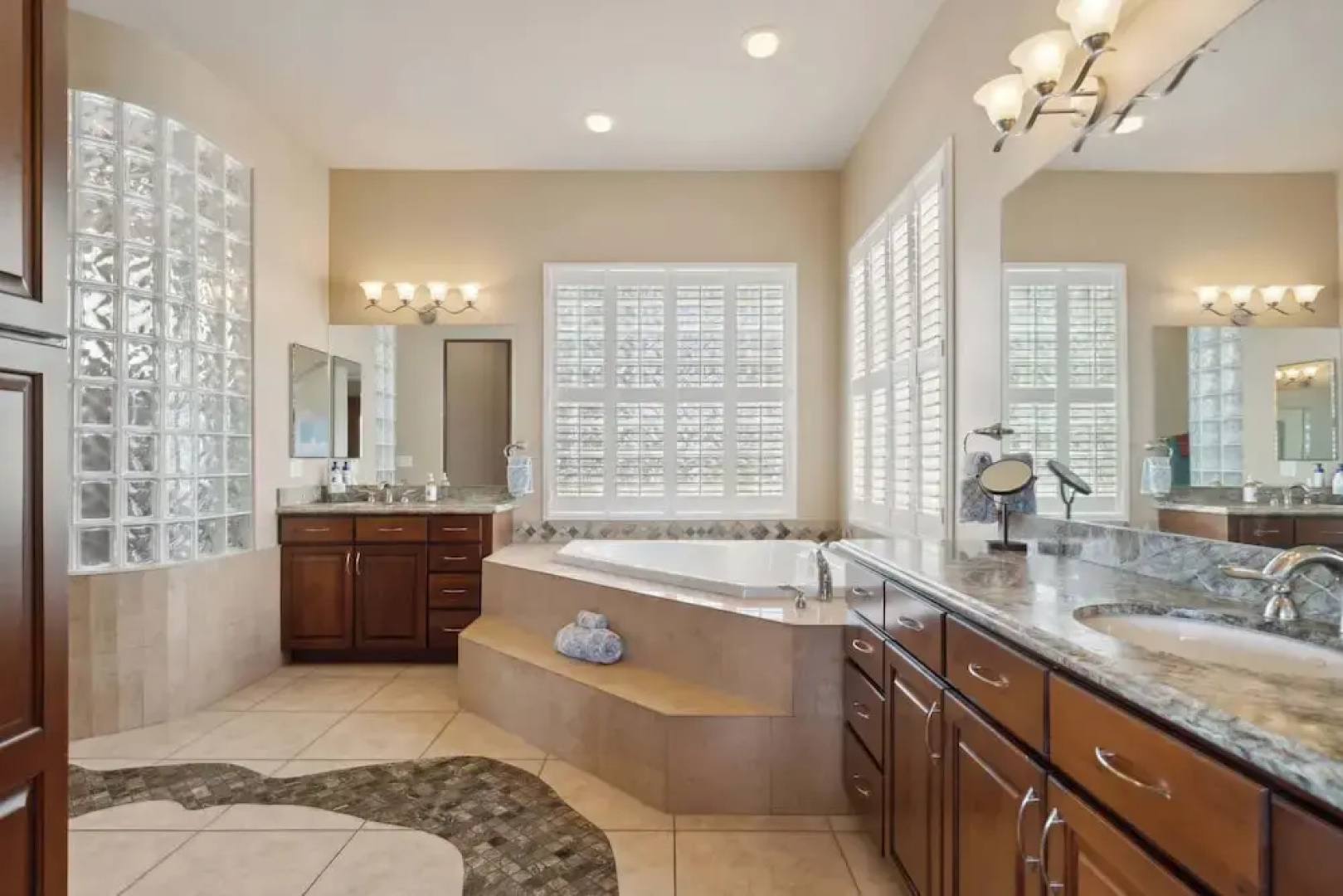 East Mesa Desert and Mountain Views: 5br, Pool