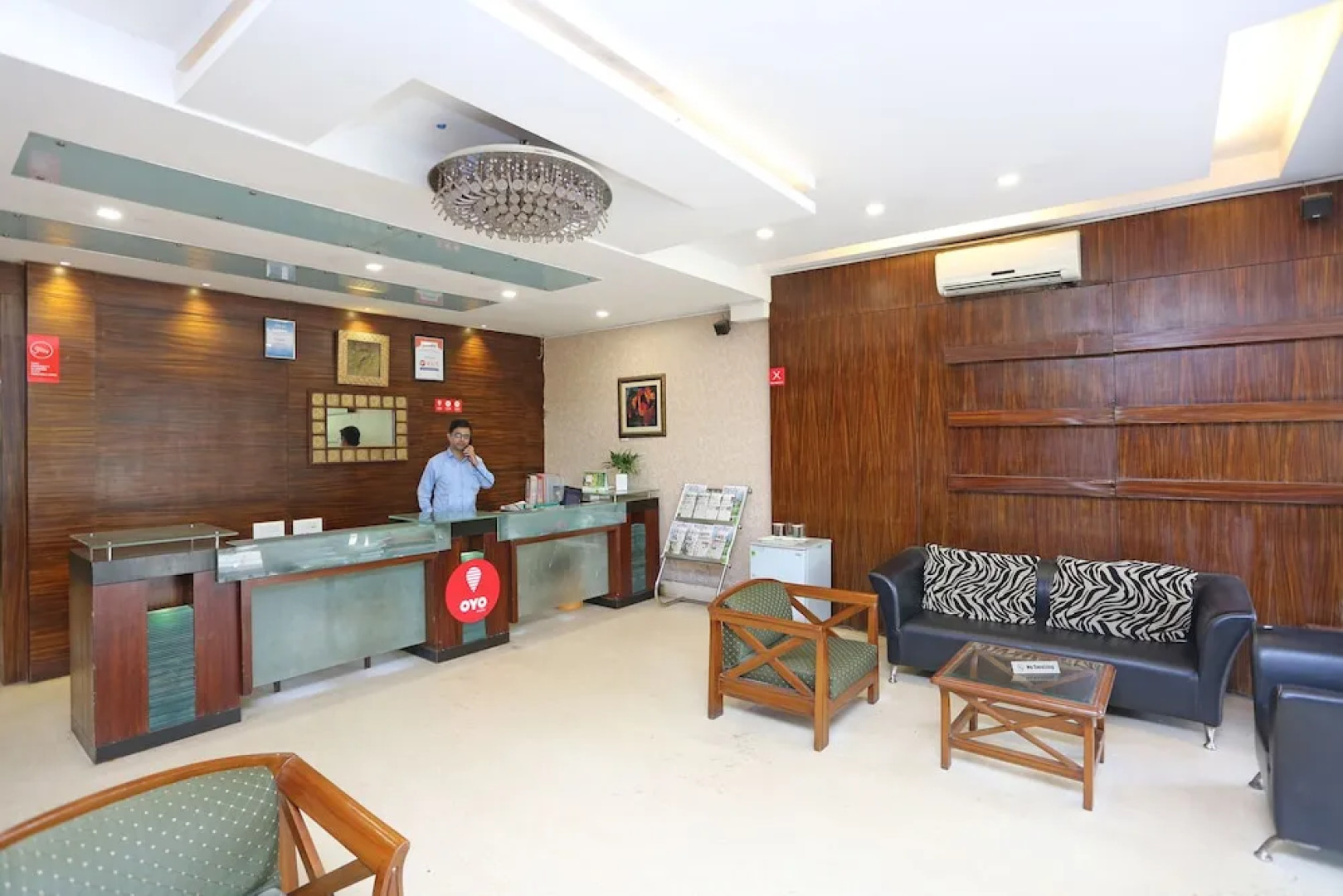 OYO Flagship 172 Forum Mall