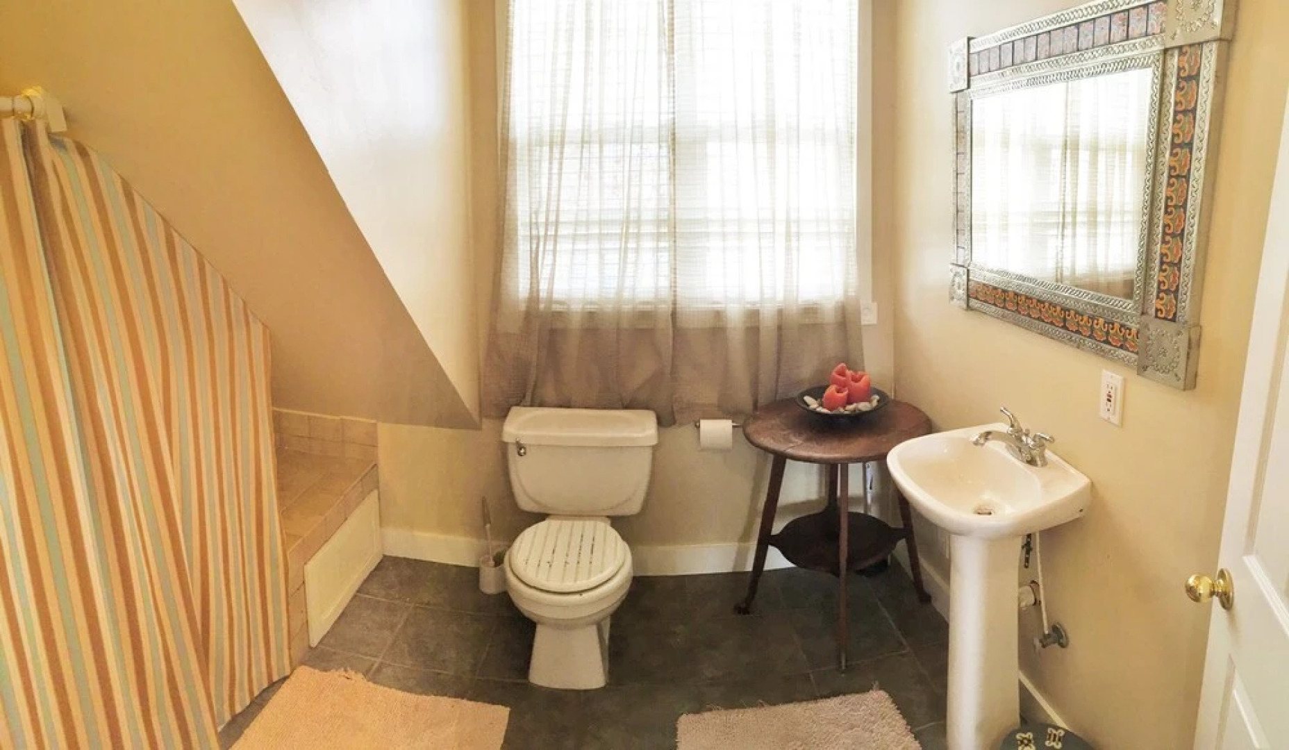 Huge 5-BR Home Just South of the City