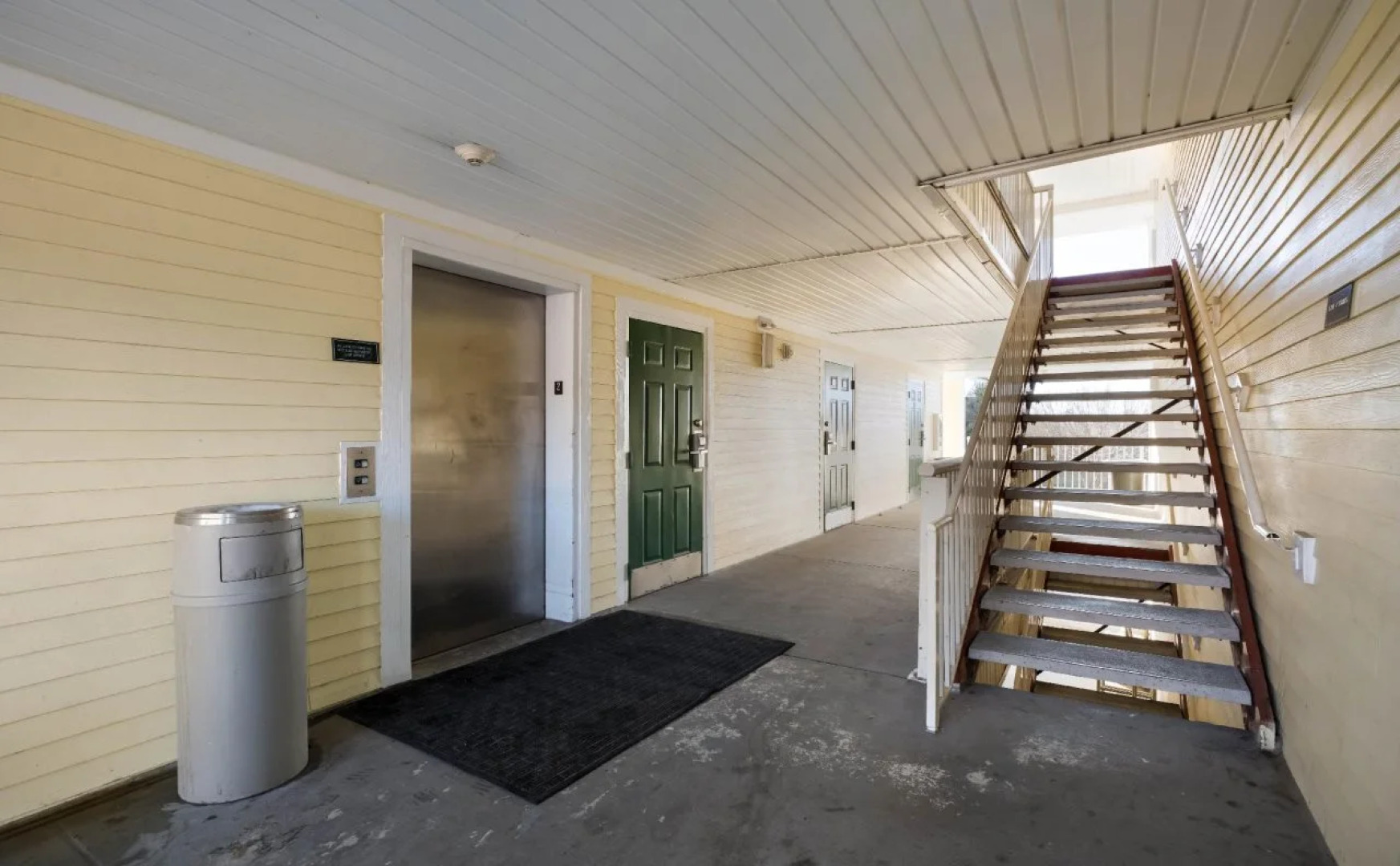 HomeTowne Studios by Red Roof Lake Charles - Sulphur