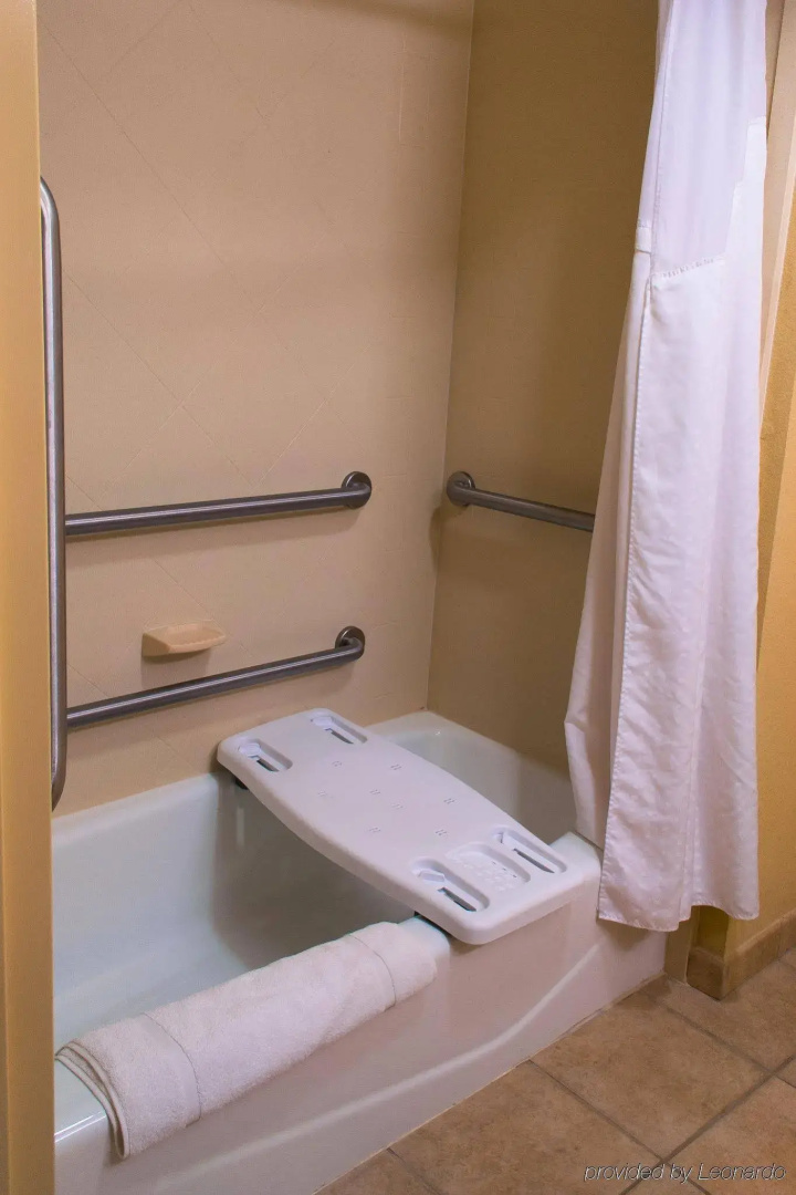 Holiday Inn Express & Suites El Paso West by IHG