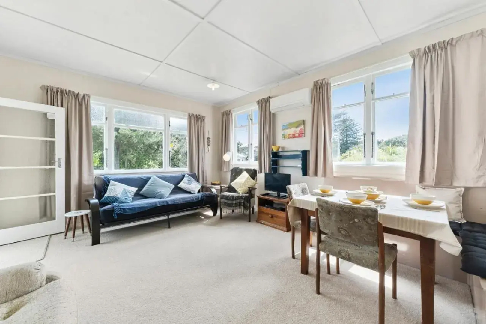 The Beach House - Kapiti Coast Holiday Home