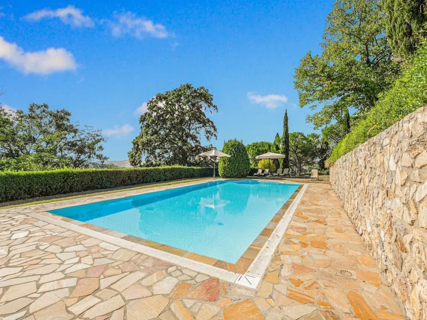 Belvilla by OYO Farmhous With Swimming Pool