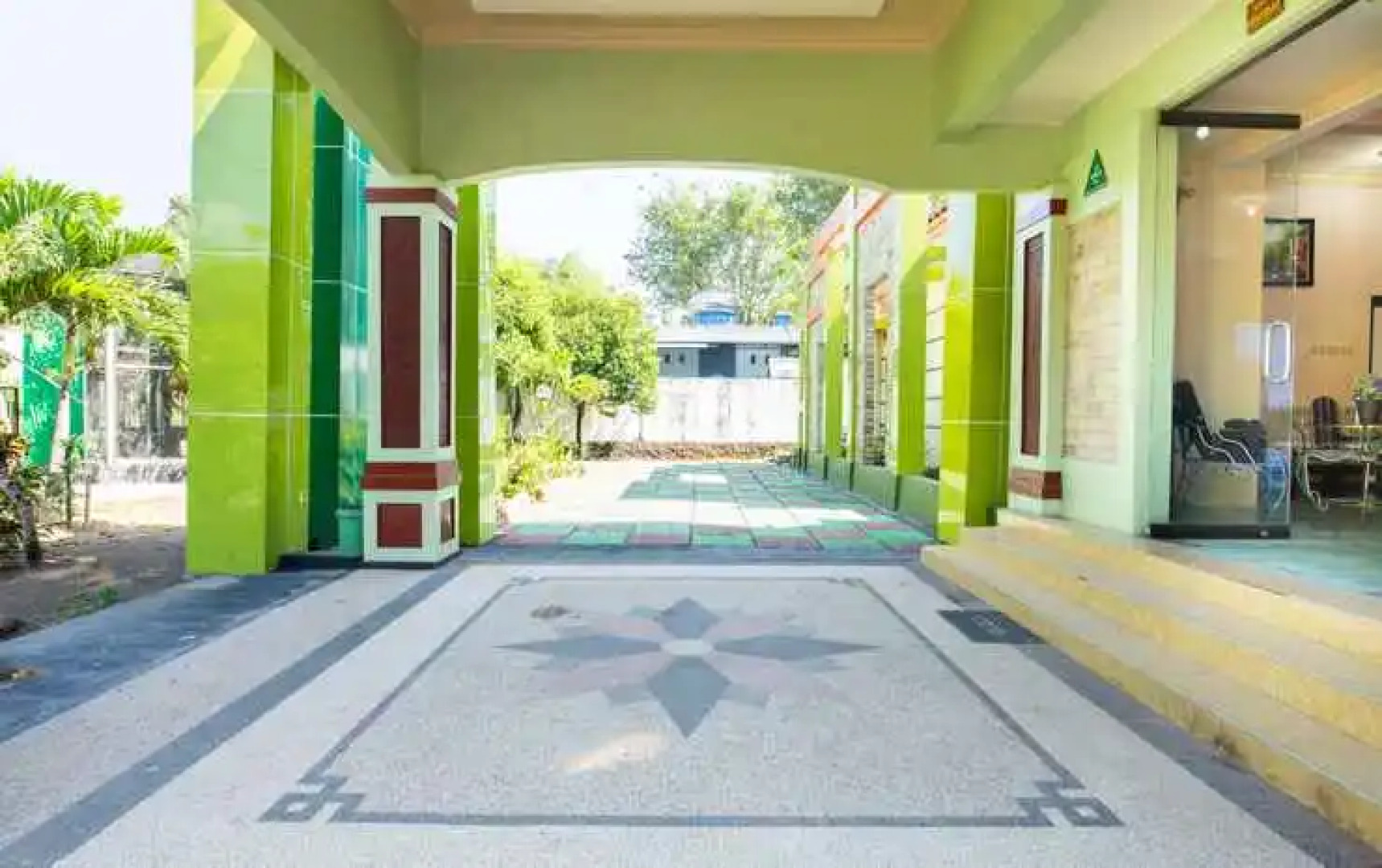 OYO 3452 Esemka Hotel Residences Syariah