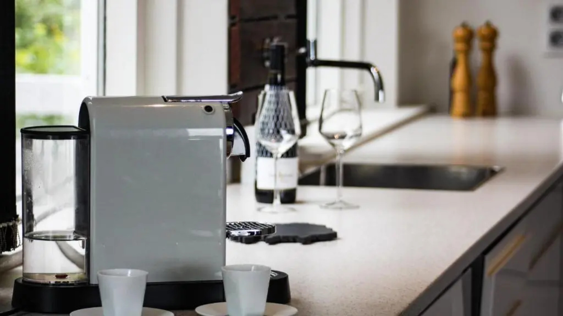 ICELAND SJF Villa , Hot tub & Outdoor Sauna Amazing Mountains View - 15 min to downtown