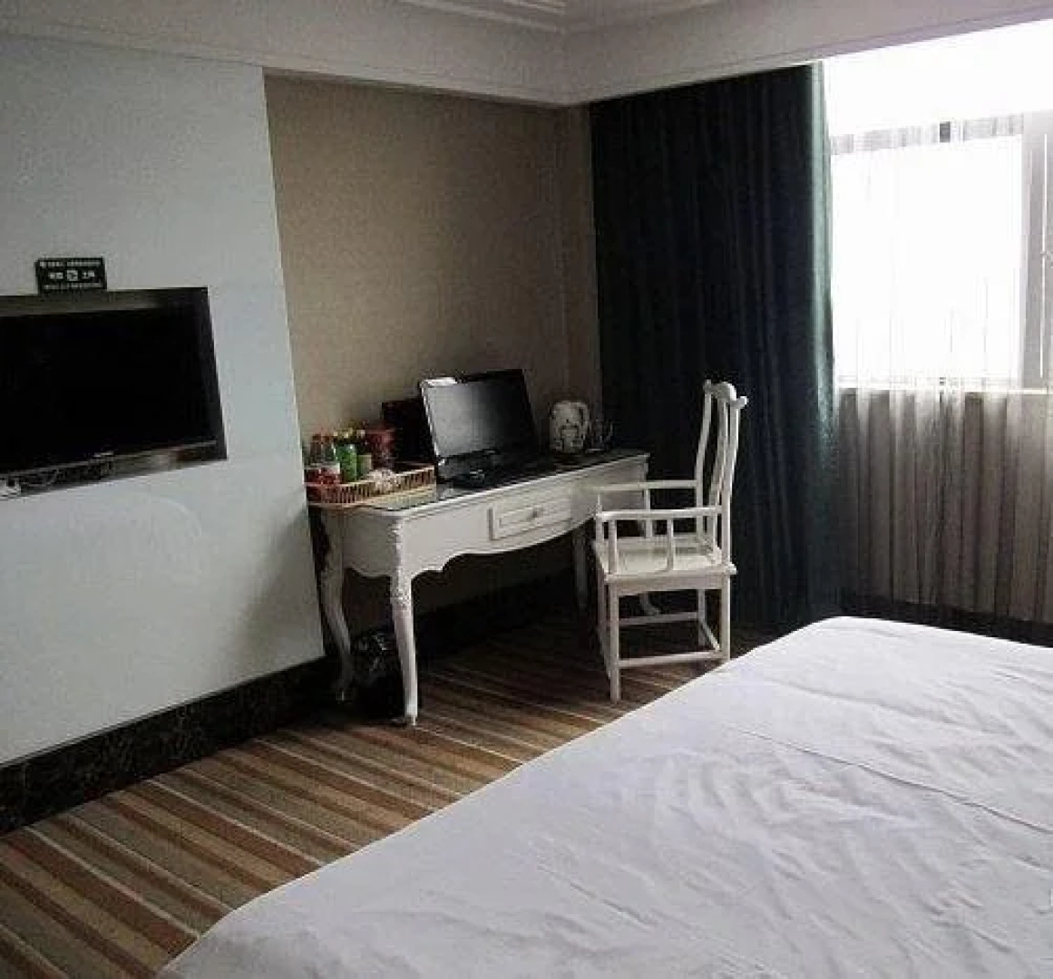 Fuyang Jade Theme Hotel