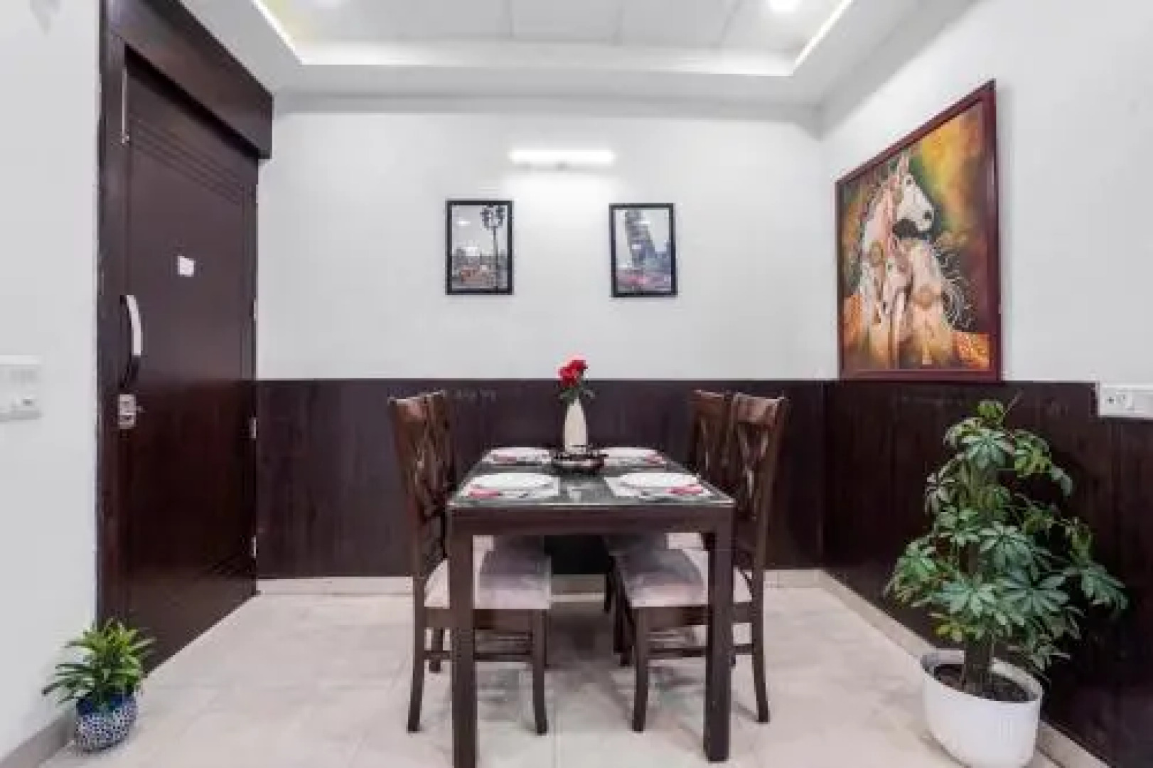 Entire World Class Apartment near Metro Station