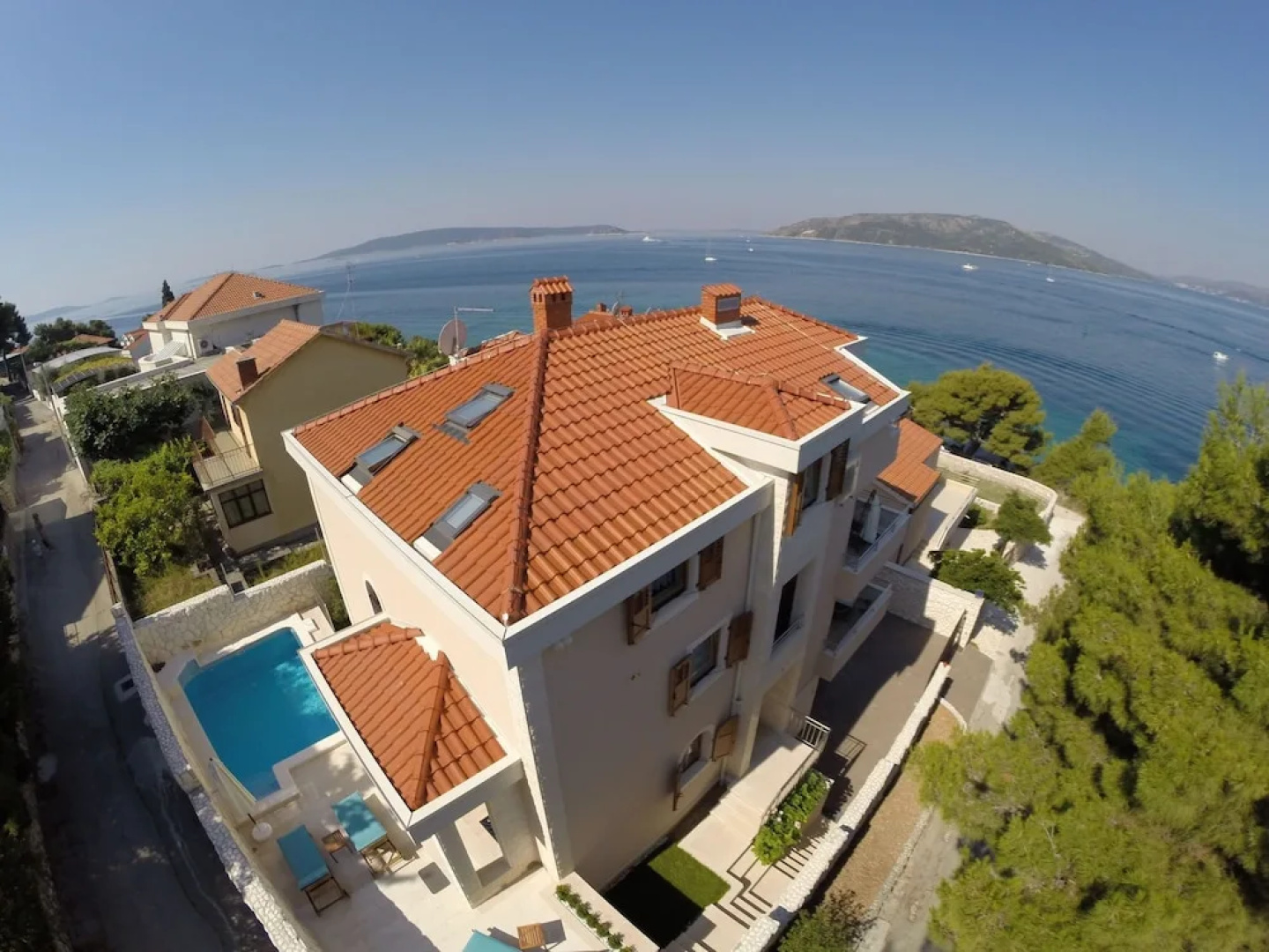 Majestic Villa in Okrug Donji With Swimming Pool