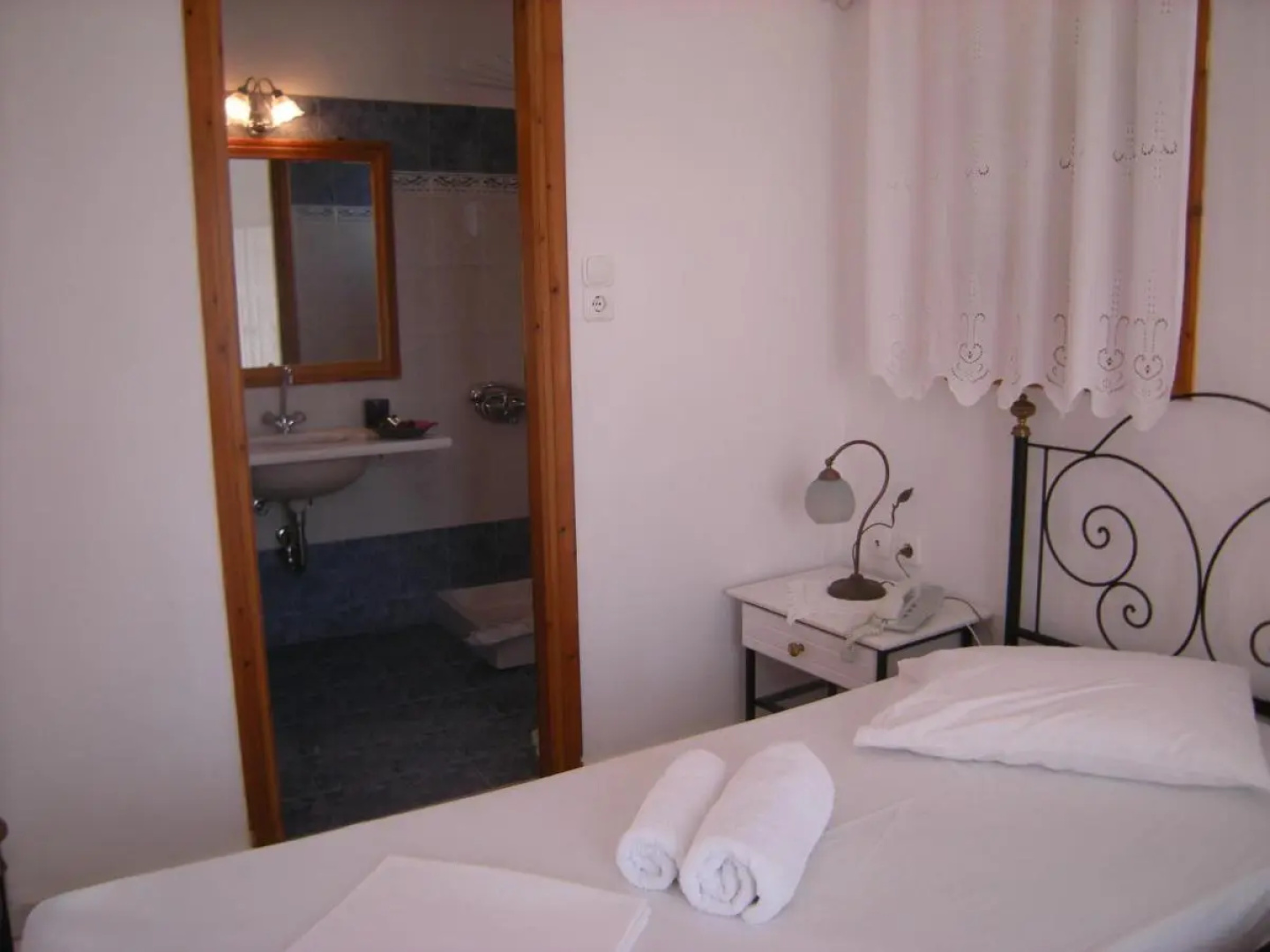 Roussos Beach Hotel