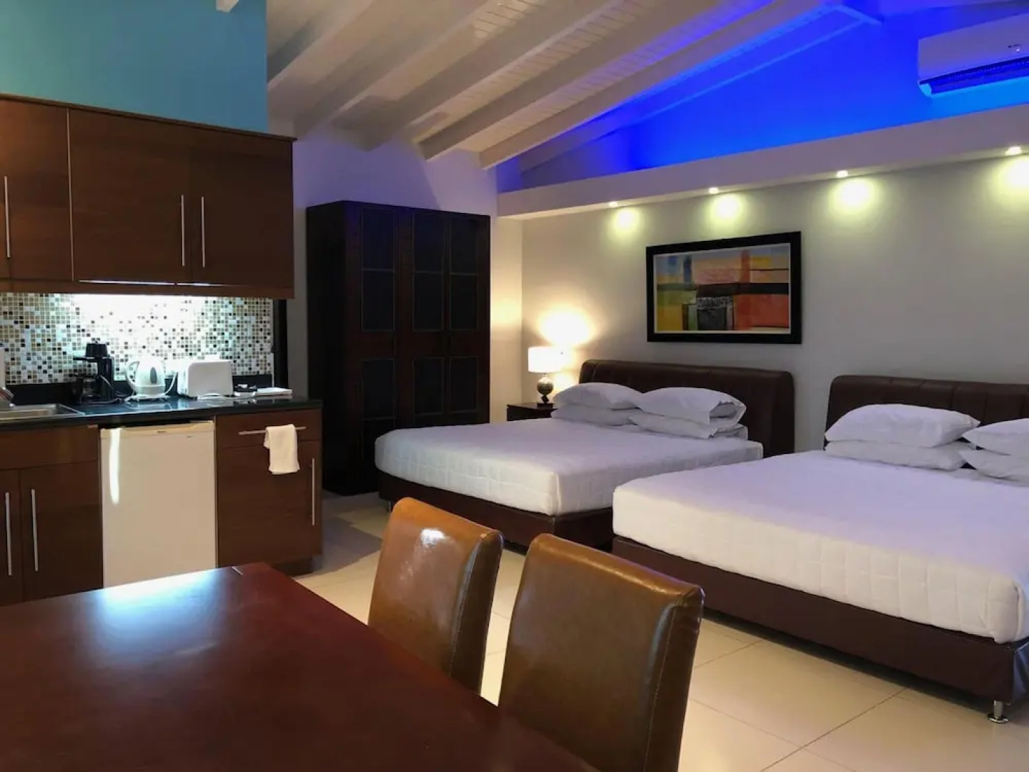 Quint's Travelers Inn