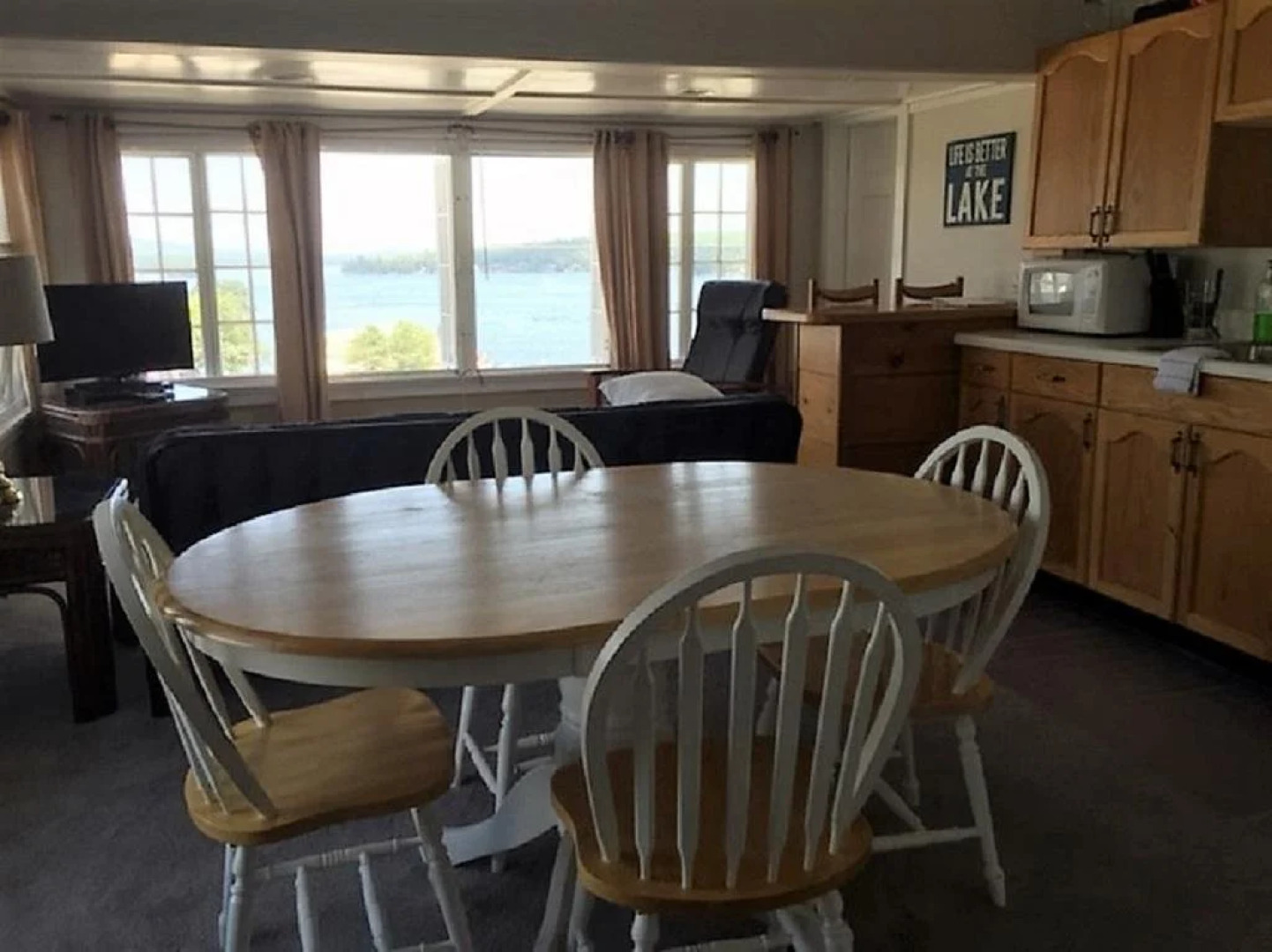 Lakeview House & Cottages