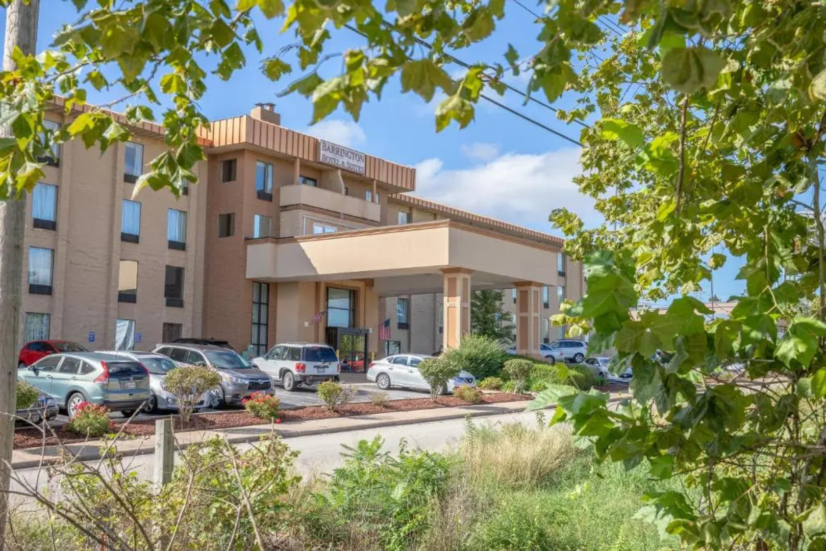 Barrington Hotel & Suites