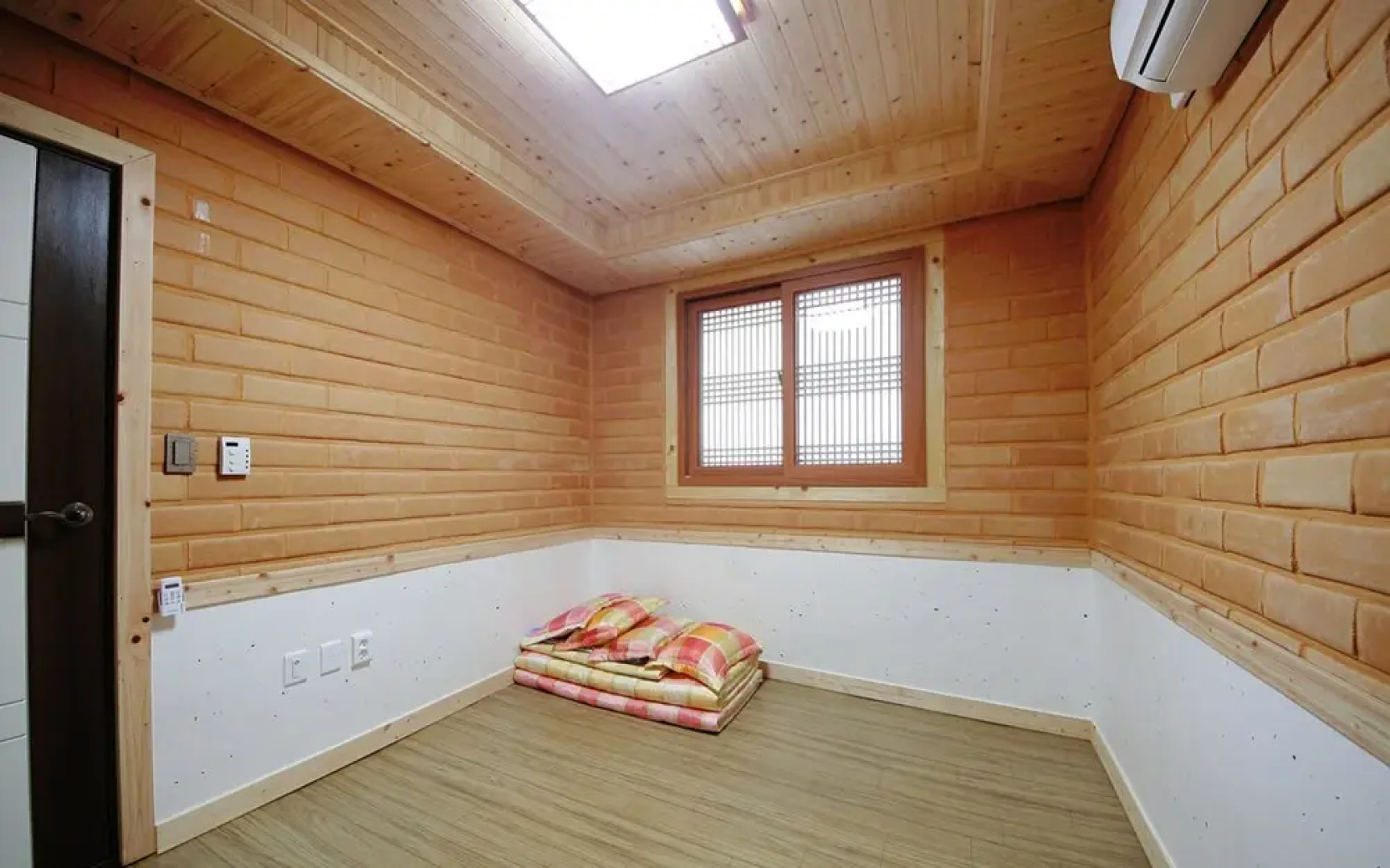 Reed House Hanok Pension