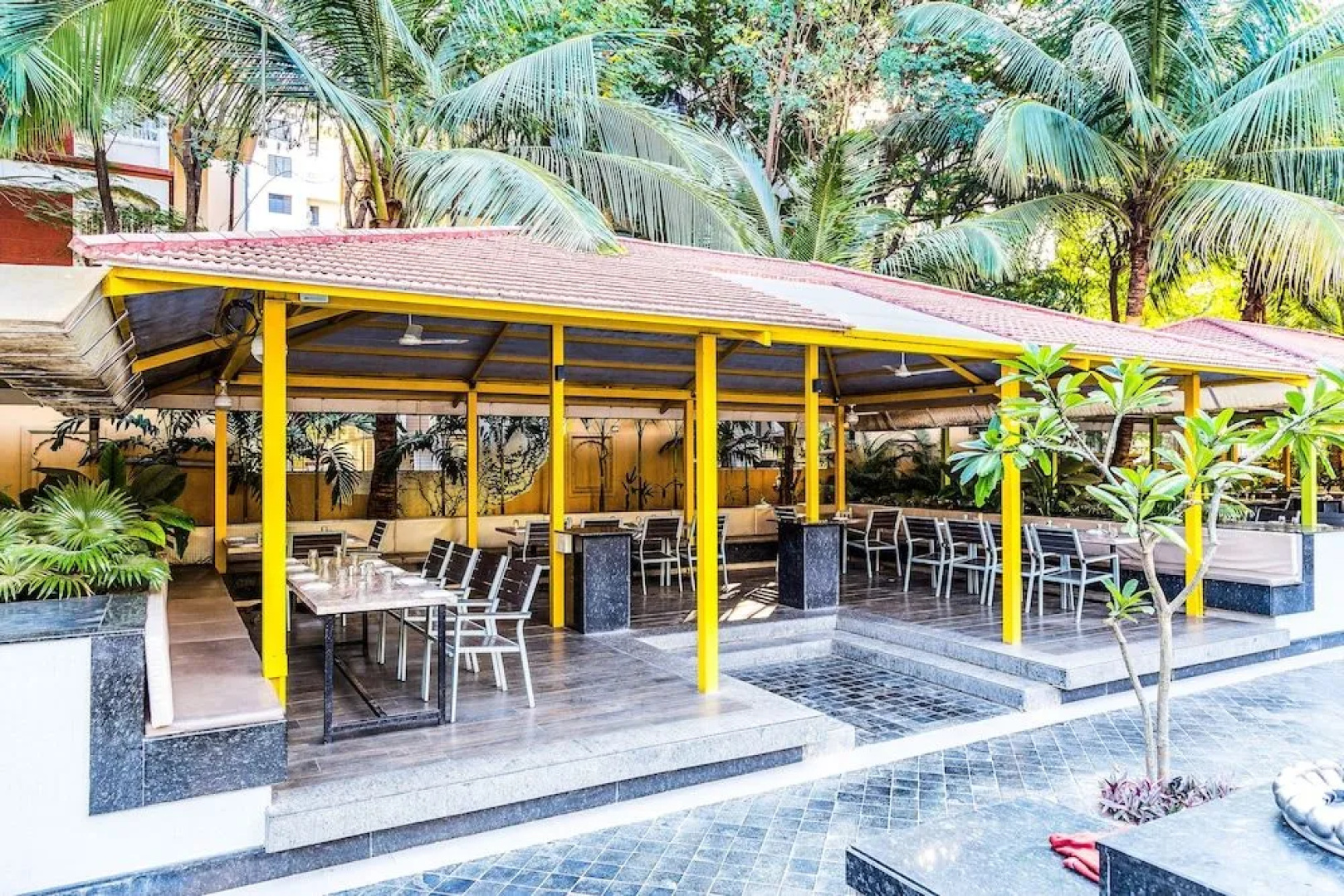 FabHotel Rajwada Baner