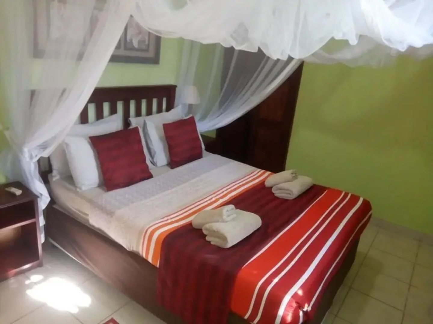 Waves Lodge