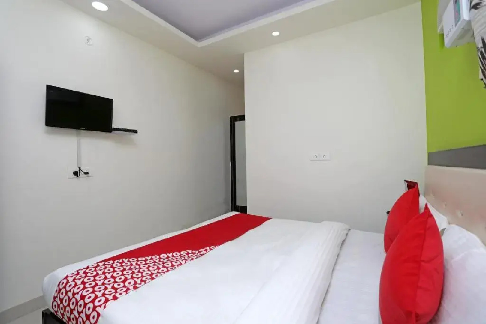 Super OYO 14332 Raj Palace