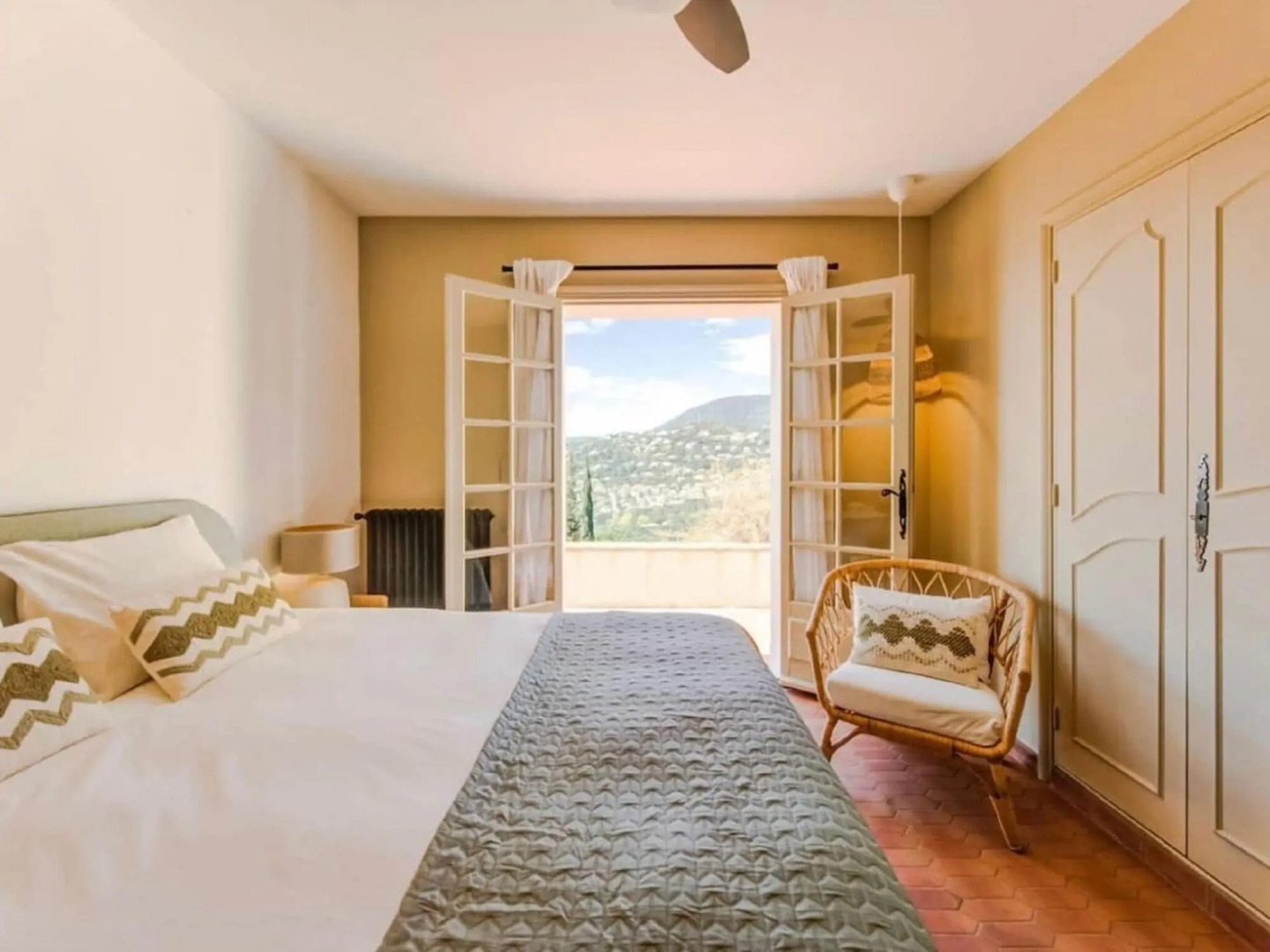 Villa in Cavalaire With Sea View & Pool