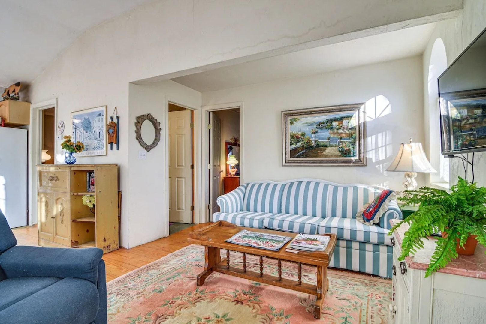 Ellis River Cottage ~ 3 Mi to Attitash Mountain!