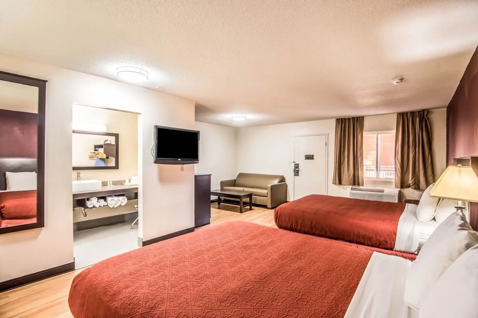 Colby Inn and Suites