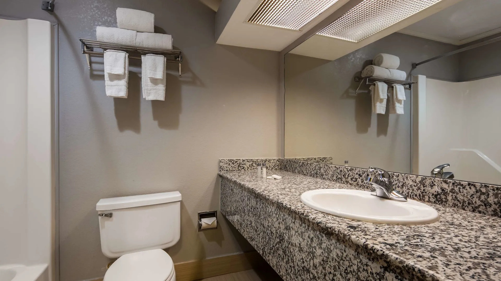 Red Roof Inn & Suites Lexington - Hamburg