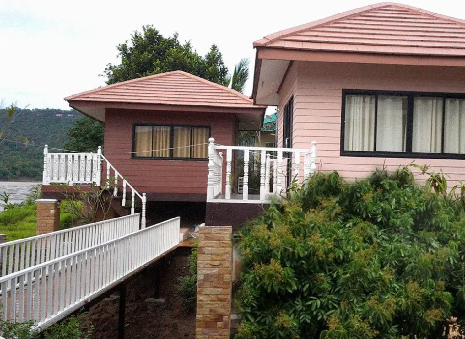 Kayom House - White Meranti House & Resort