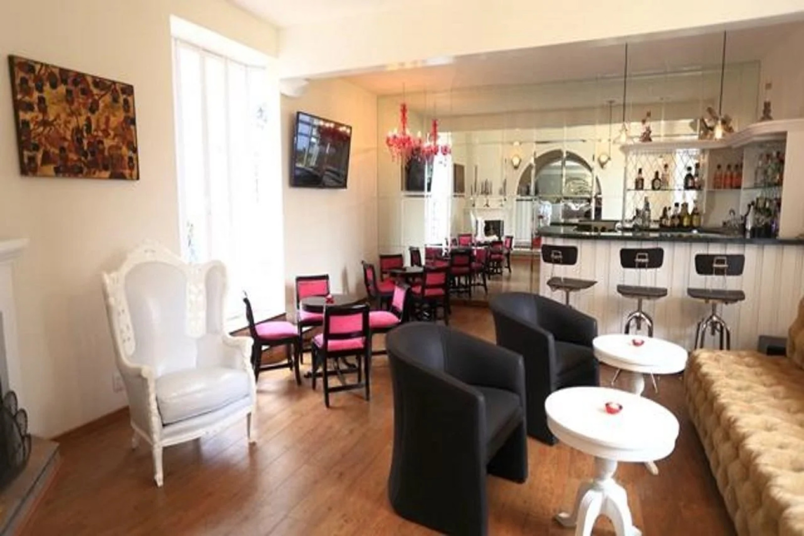 Casa Bonita Hotel & Luxury Residence