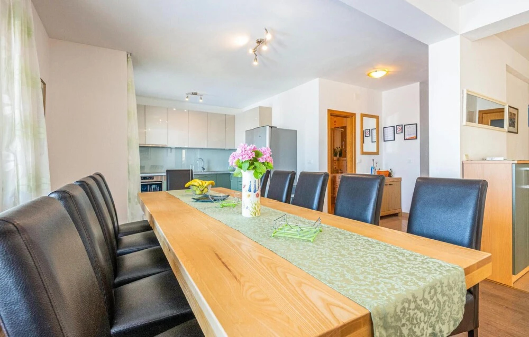 Amazing Home in Makarska With Wifi and 6 Bedrooms