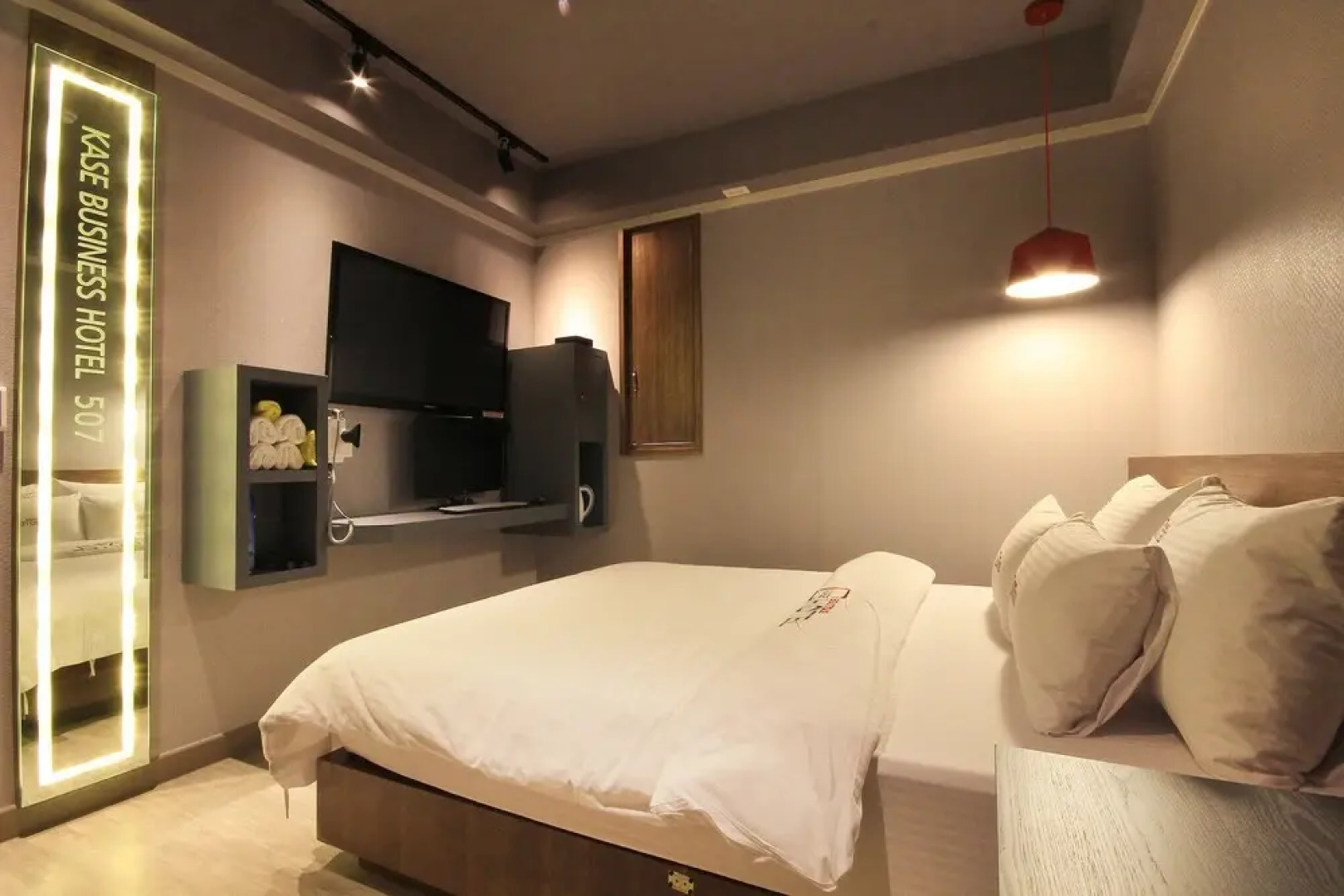 Yeongju Case Business Hotel