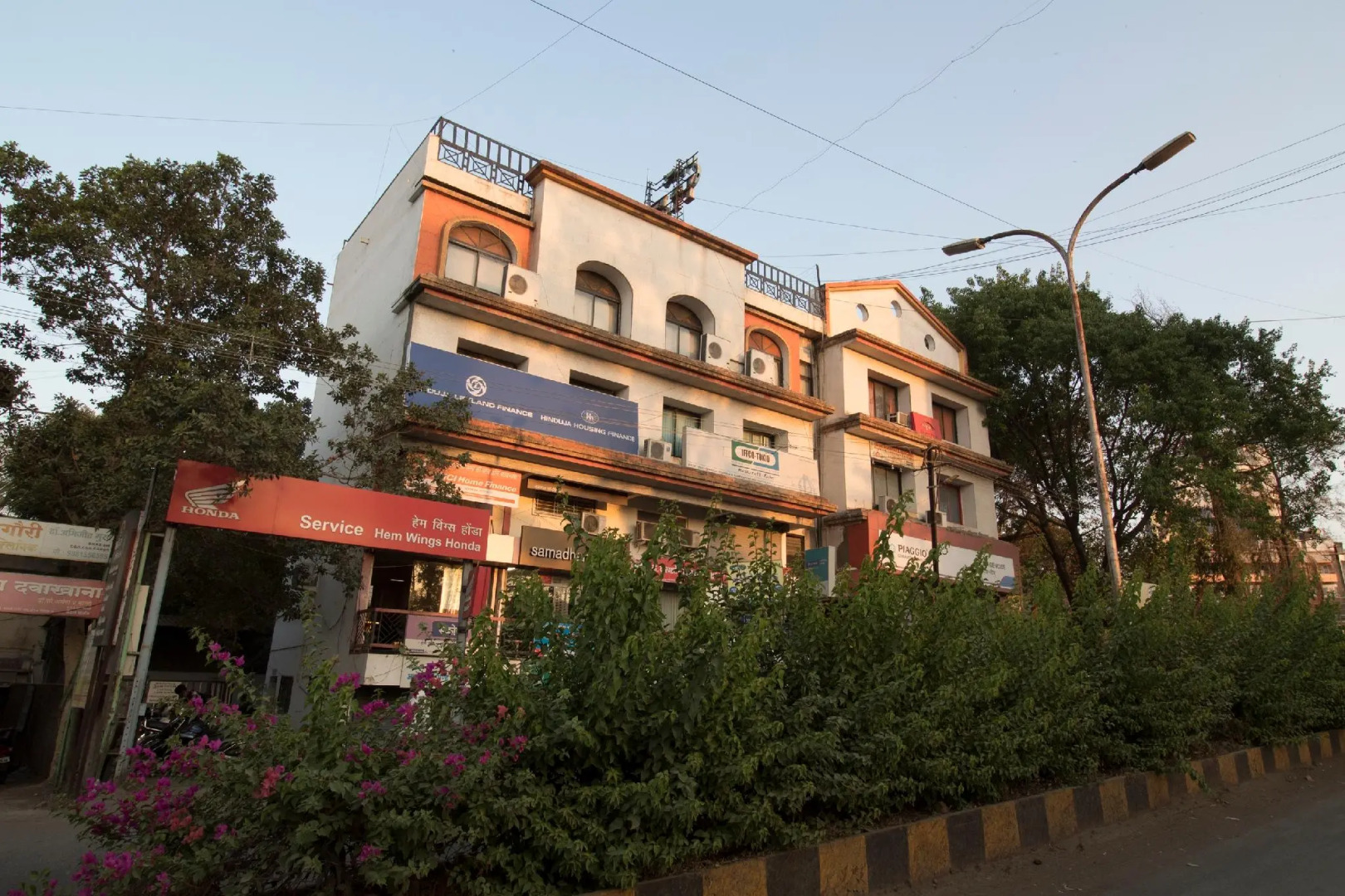 OYO Flagship 37831 Hotel Hem Executive