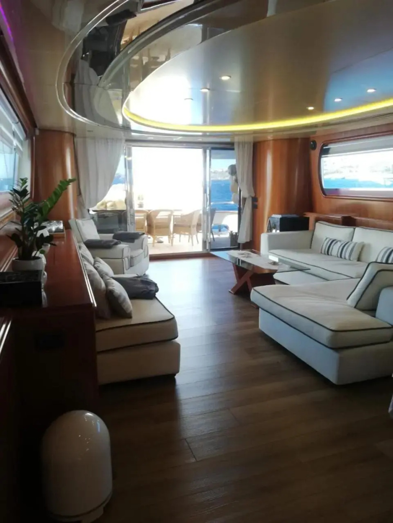 Falcon superyacht 100ft
