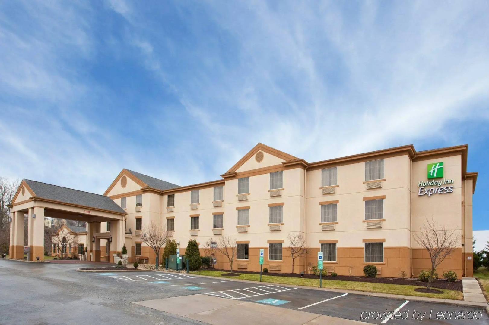 Holiday Inn Express Pittsburgh-Bridgeville by IHG